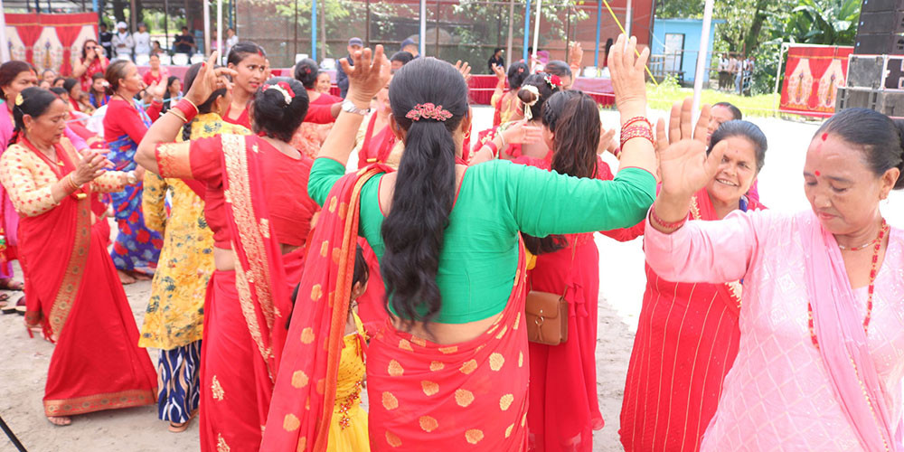 तीज : मौलिकता गुम्दै, विकृति मौलाउँदै